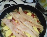 Foto del paso 4 de la receta: Pescado con papas y salsa