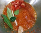 Foto langkah ke 4 dari resep Gulai Ayam Daun Kemangi.