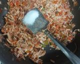 A picture of step 3 of Tomato chow mien.