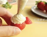 草莓聖誕老人｜Strawberry Santas的食譜步驟3照片