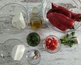 Φωτογραφία βήματος 1 της συνταγής Πιπεριές Φλωρίνης με φέτα, ανθότυρο και μυρωδικά 🌶🌶🌶