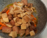 Foto del paso 3 de la receta: Ragout de ternera y setas en salsa de soja y nata