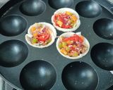 A picture of step 3 of Katori pizza.
