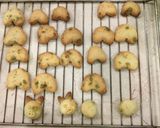 Hình bước làm 7 của món Vào bếp cùng con: Bánh quy bơ chocolate chip giòn, xốp, béo, ngọt vừa