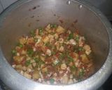 वेज कुकर पुलाव (veg cooker pulav recipe in marathi) रेसिपी स्टेप 4 फोटो