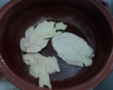 Foto del paso 3 de la receta: Milanesas de pollo en salsa de cherry y chile güero encurtido y epazote las correa. México