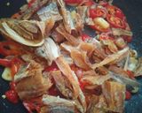 Foto langkah ke 3 dari resep Ikan Asin Lombok Merah.