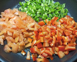 Foto del paso 2 de la receta: Contramuslos de pollo con pimientos rojos y verdes