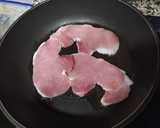 Foto del paso 1 de la receta: Filetes de lomo con nata y mostaza