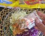 A picture of step 3 of Crispy Maggi Salad.