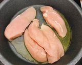 A picture of step 1 of Chicken Breast with Black Pepper Sauce.