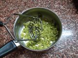 સ્પાયસી સોજી-વેજ બન :
