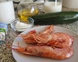Foto del paso 1 de la receta: Gambas con Gabardina de Calabacín