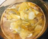 Hình bước làm 3 của món Canh Cải Chua Nấu Gân Bò