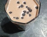 A picture of step 3 of Nutella banana milkshake.