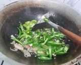 Foto langkah ke 2 dari resep Telur Ceplok Soun Cabe Ijo.