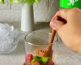 Foto langkah ke 2 dari resep Strawberry Mojito.