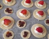 Foto del paso 5 de la receta: Volovanes de queso y fresas