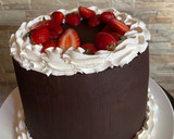 Foto del paso 22 de la receta: Torta de chocolate con crema, frutillas y ganache