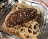 Une image de l'étape 2 de Rôti de cerf mariné, carottes jaunes et sauce brune.