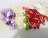 Foto langkah ke 1 dari resep Tumis Udang Saus Tiram.