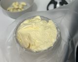 Hình bước làm 1 của món Bánh Mì Phô Mai Bơ Tỏi Hàn Quốc