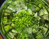 Foto del paso 11 de la receta: Medallones de cerdo, ensalada de verdolagas y "jugo verde"