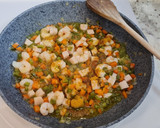 Foto del paso 4 de la receta: Arroz frito con curry y gambas