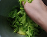 Foto langkah ke 2 dari resep Pare Belut Masak Santan Nyemek.