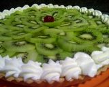 Foto del paso 10 de la receta: Tarta de kiwi rellena de crema de leche estabilizada
