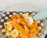 Foto del paso 2 de la receta: Ensalada de frutas con yogur y miel!