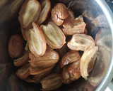 A picture of step 3 of Dates halwa.