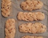 Foto del passaggio 6 della ricetta Treccine alla ricotta e gocce di cioccolato