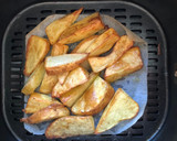 Foto del paso 3 de la receta: Patatas de aprovechamiento en freidora de aire