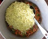 A picture of step 2 of Fried indomie.