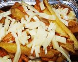 A picture of step 5 of Chessy pizza fries.