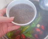 Hình bước làm 6 của món Nước long nhãn hạt chia thanh mát