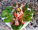 Une image de l'étape 3 de Salade de tomate au thon, carotte et laitue.