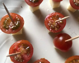 Foto del paso 4 de la receta: Pinchos de queso y tomatitos cherry con Vidalim kids, para mis peques