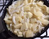 Foto del paso 3 de la receta: Tortilla de papas con jamón y mozzarella