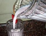 صورة لخطوة 4 من وصفة سموذي الفراوله 😋😋