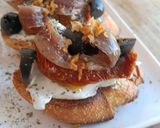 Foto del paso 3 de la receta Pincho de queso crema con tomate seco y anchoas
