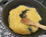 Foto del paso 4 de la receta: Fideuà amb calamar i gamba vermella