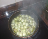 Foto del paso 1 de la receta: Arroz con bacalao, almejas y garbanzos
