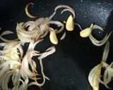 A picture of step 2 of Chanya tonak dry peas curry.