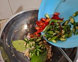 Foto langkah ke 4 dari resep Tumis Buncis Tempe Cabe Hijau.