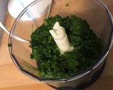 Une image de l'étape 2 de Pesto de fanes de radis au fromage corse.