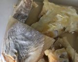 Foto langkah ke 2 dari resep Sayur Singkong feat Ikan Asin Tulang Jambal Roti.