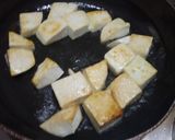 A picture of step 1 of Lehsuni Methi Paneer.