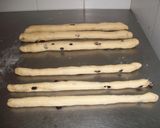 Foto del paso 12 de la receta: Pan de leche y pasas trenzado